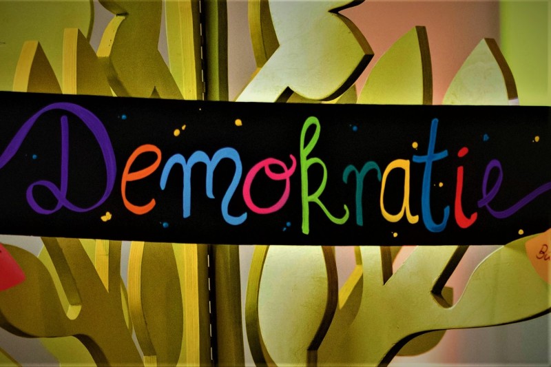 Schriftzug Demokratie