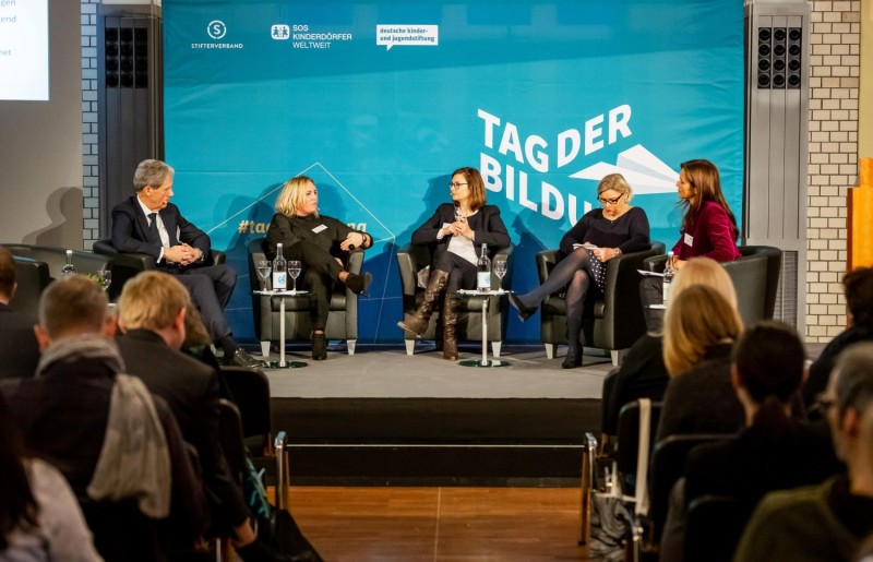 Diskussion über Demokratie und Digitalisierung mit Helmut Holter, Heike Kahl, Meike Otternberg und Julia Niharika Sen am Tag der Bildung 2018