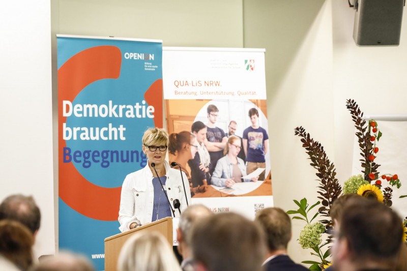 Dr. Helle Becker spricht zum Thema Kooperationen beim OPENION Kick-Off in NRW