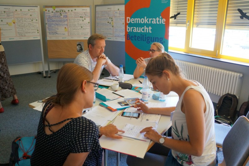 Gemeinsames Arbeiten beim Netzwerktreffen der Projektverbünde in Baden-Württemberg