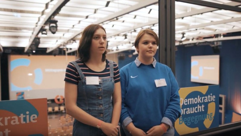 Die Schülerinnen Vanessa Ruff und Helene Duddeck im Interview beim OPENION-Bundeskongress