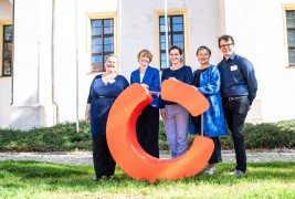 Das OPENION Team freut sich über den Besuch von Schirmherrin Elke Büdenbender und Annett Hofmann in Sachsen